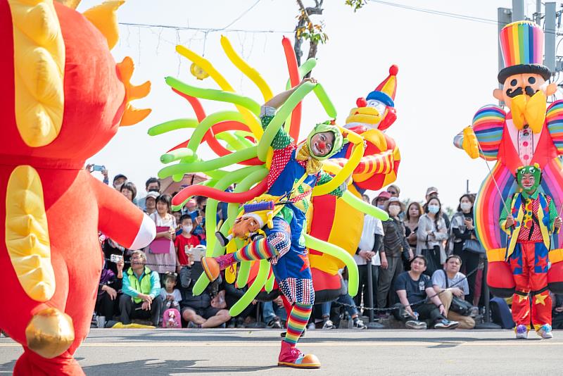 歡樂小丑遊行等「街藝表演」4月26日、4月27日於陶博館與大家同樂。