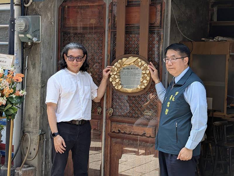 百年粧佛傳藝不輟,府城中西區神農街粧佛工藝名家「西佛國」由市長黃偉哲為蔡家故居揭牌