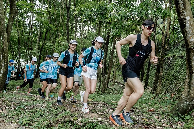 圖二：地球日前夕，富邦金控也攜手永續夥伴GARMIN合作舉辦「富邦Run For Green™ x GARMIN象山輕越野跑」。