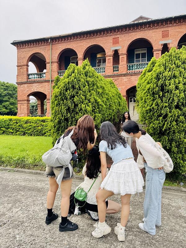 「前清英國領事官邸」正門是韓國遊客最愛拍照的景點之一。