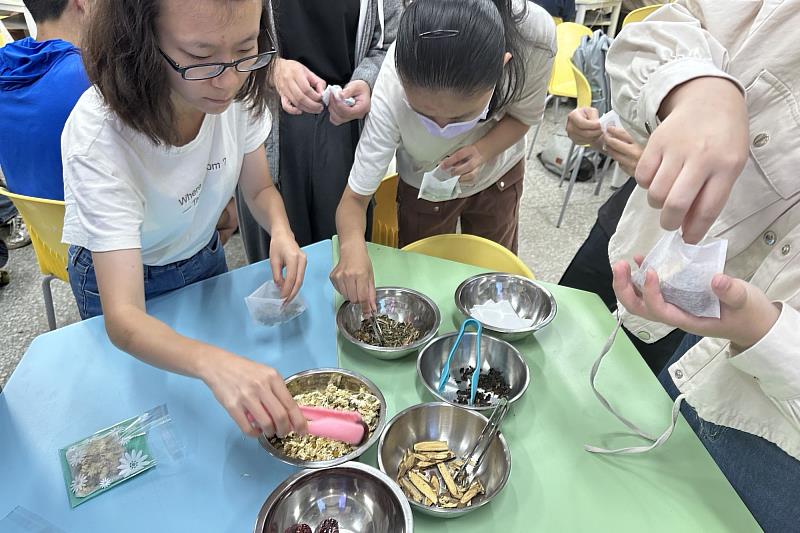 南大講座突破參與師生對地方創生的傳統印象,從實際執行的案例中獲得具體啟發,「用一壺茶認識一個社區」的理念令人印象深刻
