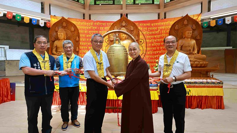 圖說3 鐘聲將〈大悲咒〉咒音遍傳十方,每聲鐘響皆蘊藏宏願。(圖片提供/靈鷲山佛教教團)