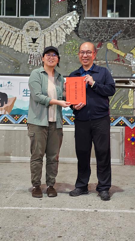 頒發黑熊友善積極作為獎勵金予野灣野生動物醫院