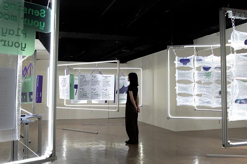 府中15「2025 新北市循環設計展:異百貨 STRANGE MALL」三樓「進未來」主題,梳理循環設計的概念、實踐應用及國際趨勢,更多了對於未來的想像。