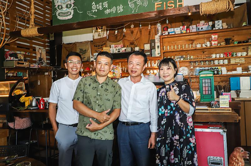 魚池變咖啡館！青創夫妻打造「魚罐頭咖啡館」吸引遊客朝聖-5
