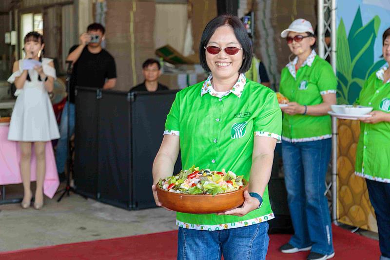 民雄金鑽鳳梨正當季!翁章梁邀民眾來嘉健走嚐果香