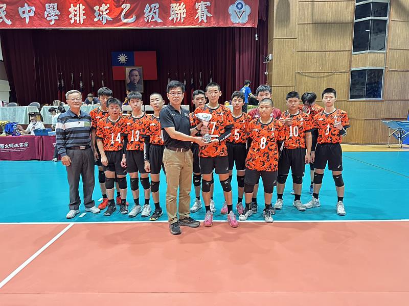 新港國中榮獲113學年度國中排球乙級聯賽男生組亞軍