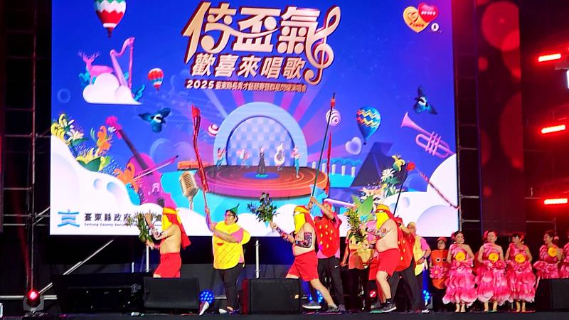 長輩唱出精彩人生! 臺東「倚盃氣歡喜來唱歌」登場 饒慶鈴打造溫馨樂齡舞台