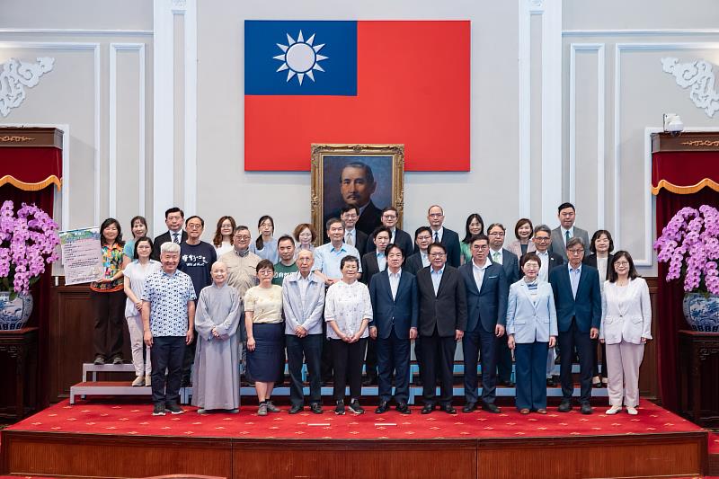 海委會主委管碧玲今日參加總統賴清德接見環團會議後，特別細數海委會在海洋保育工作推動上的「十大」亮點成績單