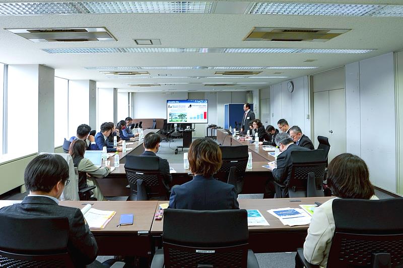中金院EMBA實戰EMBA課程,進入日本地方政府與企業內部,面對真實職場問題,全面鍛鍊學員全方位的問題解決能力。(圖/中金院提供)
