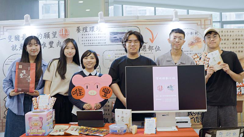 世新大學傳管系學生與唯豐食品合作社群推廣，表現深獲品牌方肯定。（世新大學提供）