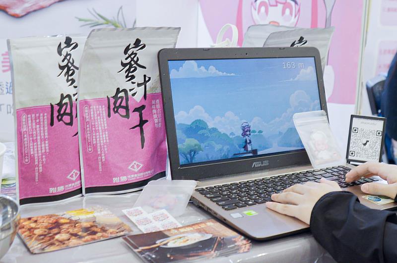 肉之源團隊利用生成式AI技術開發品牌遊戲，並設計IP人物。（世新大學提供）