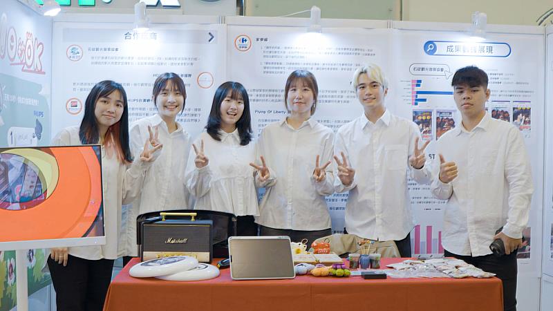 世新大學傳管系學生創業成立影像工作室，為多家品牌製作高人氣短影音。（世新大學提供）