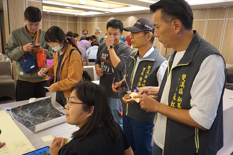 在接受防災計畫驗證與實作、基礎急救技術與訓練等15個小時課程後,順利通過學科及術科測驗,將成為新科防災士並投入第一線的災害防救作業。