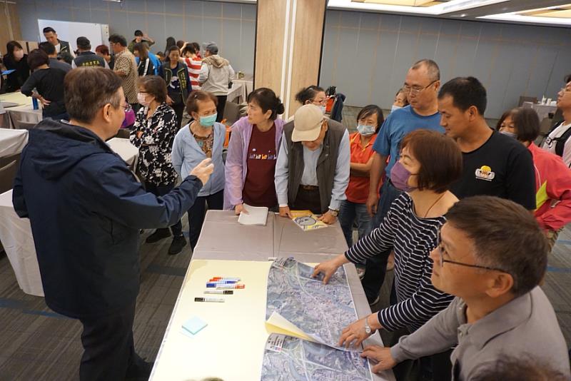 消防局陳崇岳局長表示，學員取得防災士認證後，可以自主性協助政府或防救災團體依相關法令，平時協助社區或工作場所防災執行整備工作；災時協助民眾採取應變及執行災後復原重建工作。