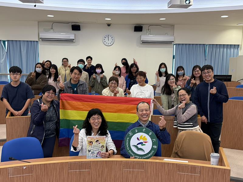 王儷靜教授主講，李淑婷、蕭志樺 、洪菊吟老師一同響應活動。