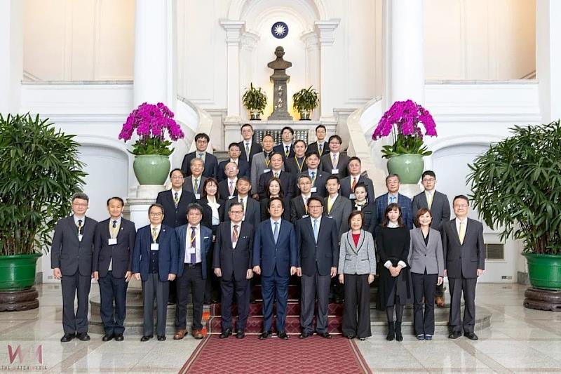 謝哲人獲總統賴清德接見合影。
