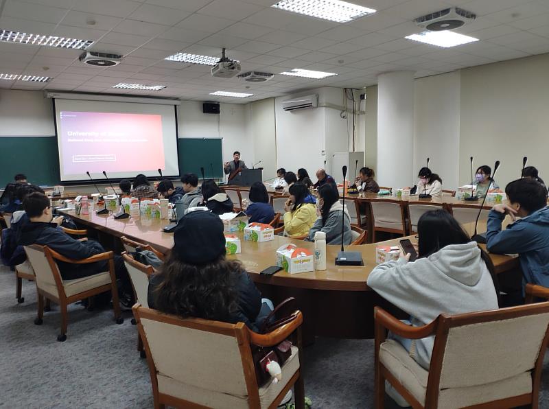 University of Essex代表至人社院舉辦「3+1學碩一貫」說明會，學生反應熱烈。