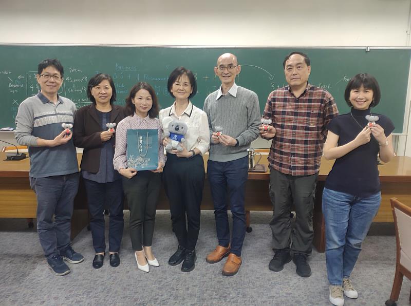 University of South Australia 國際合作事務代表與東華人社院主管進行座談。