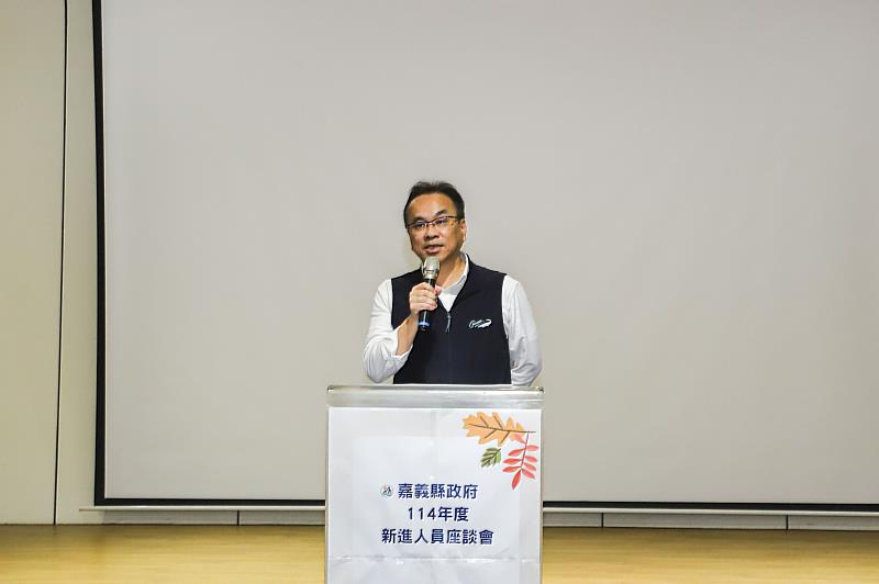 嘉義縣新血報到,翁章梁主持114年度新進人員座談會