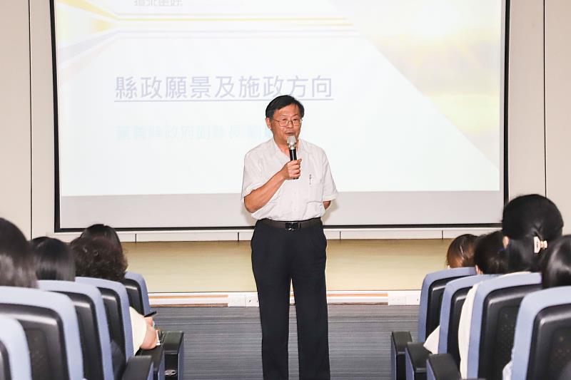嘉義縣新血報到,翁章梁主持114年度新進人員座談會