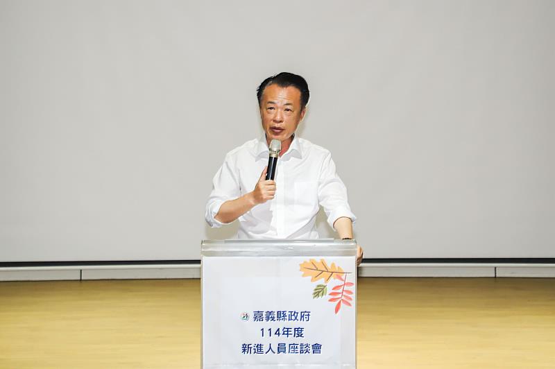 嘉義縣新血報到,翁章梁主持114年度新進人員座談會