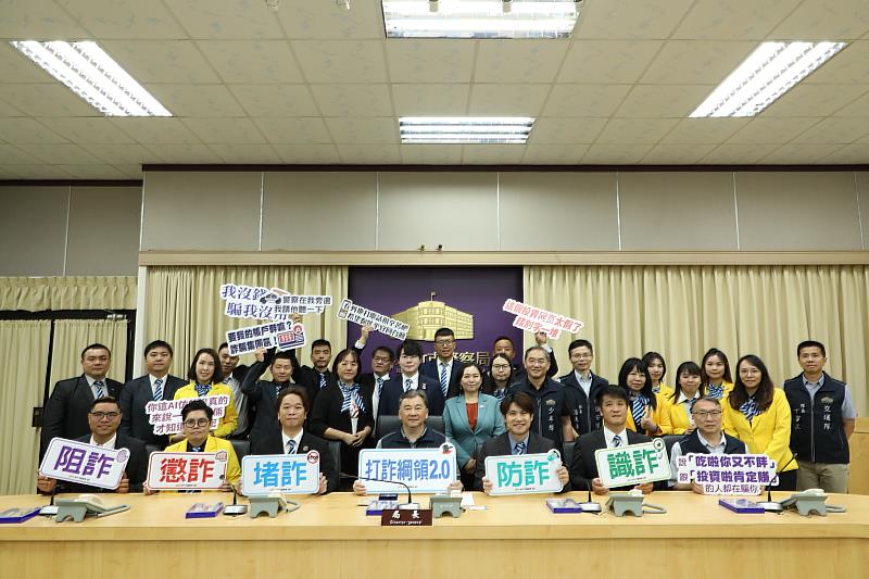 竹市警察局與新竹女國際青年商會、新竹國際青年商會及風城國際青年商會代表合照。