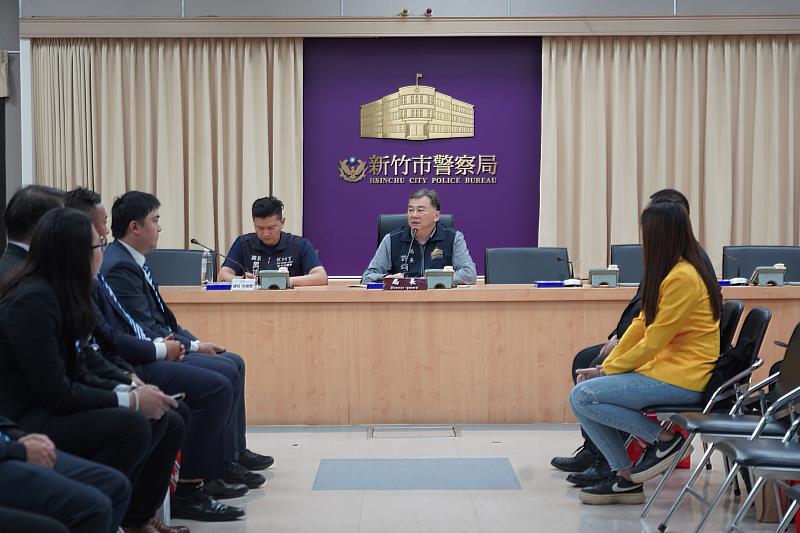 警察局長許頌嘉主持防詐交流會議，與青年商會代表深入研議反詐騙宣導策略。