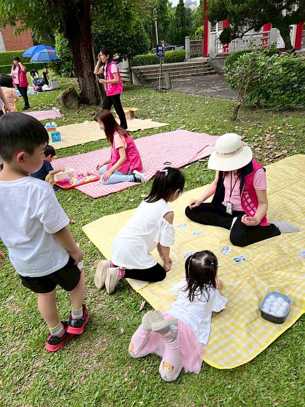 相揪作伙來劍潭～祖孫野餐趣