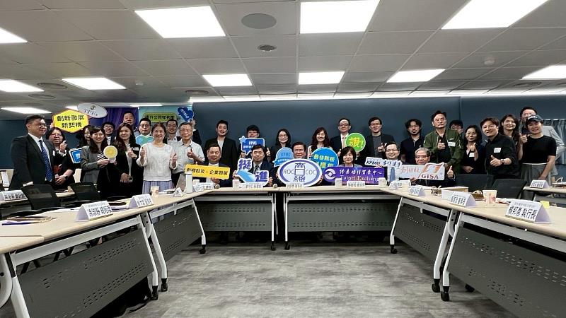 圖:出席創櫃板分享會的與會企業代表大合影,展現聯誼會團結力量,共同邁向資本市場新機遇。