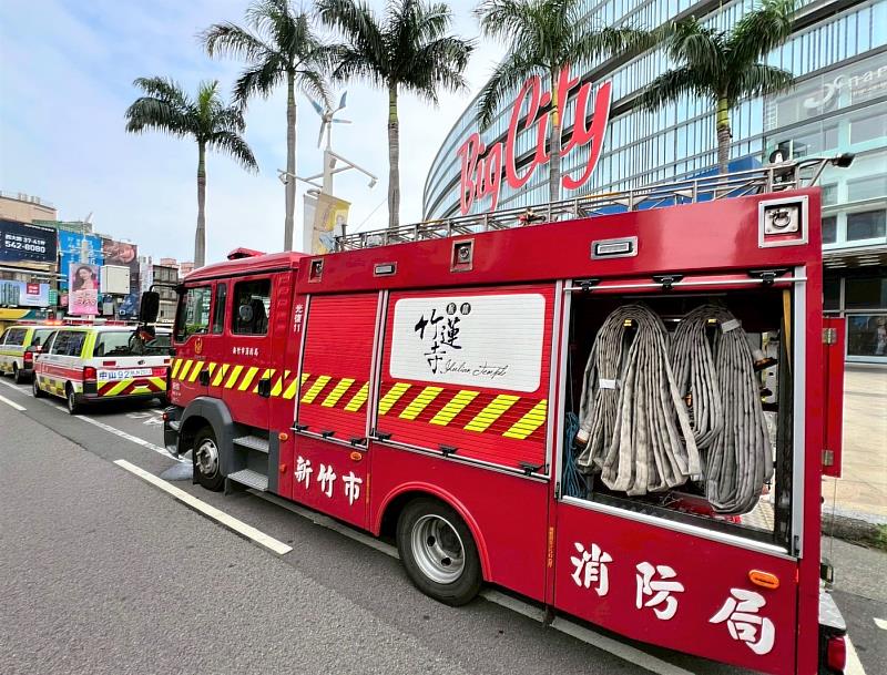 消防局與巨城購物中心辦理聯合搶救部署演練，全面展現市府守護公共安全的決心。