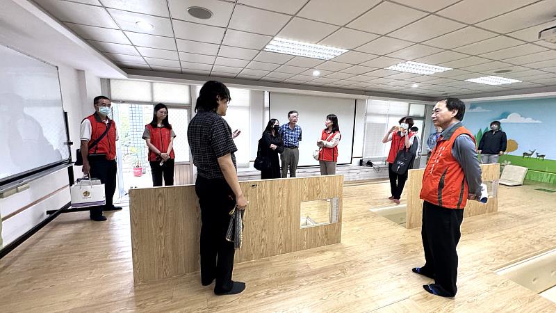 參訪生命禮儀暨關懷事業系躺棺體驗教室