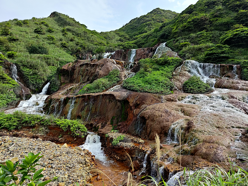 新北市擁有三處臺灣世界遺產潛力點,包括金礦歷史濃厚的「水金九礦業遺址」。圖為水金九礦業遺址-黃金瀑布