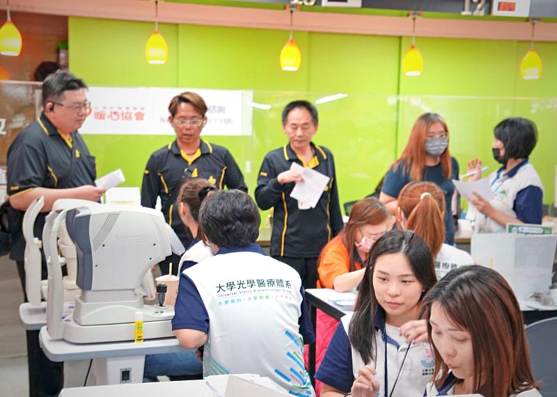 圖四_大學眼科提供司機們免費視力健檢