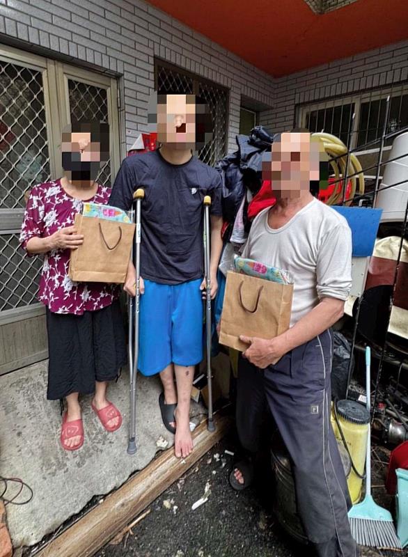 王家收到由北區公所提供的民生物資，對於公所即時伸出援手表達感謝，紓解燃眉之急