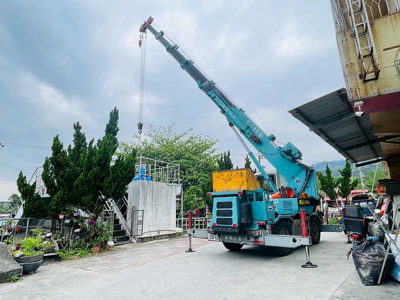 圖3、地震導致閘門變形,重機具開啟演練
