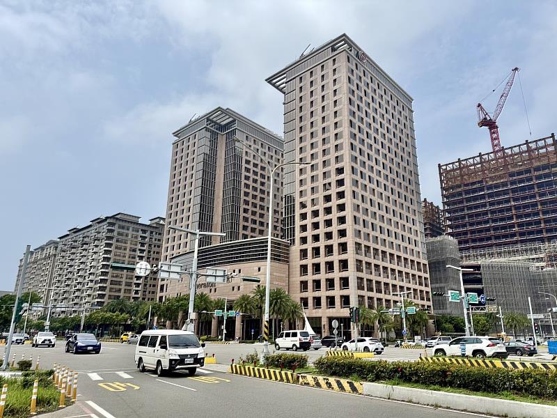 信義房屋竹北縣三店專案經理吳亘茵表示,品牌建商的到來象徵區域建案品質邁向新高,也將改變在地市場結構,帶動高端住宅市場的發展。