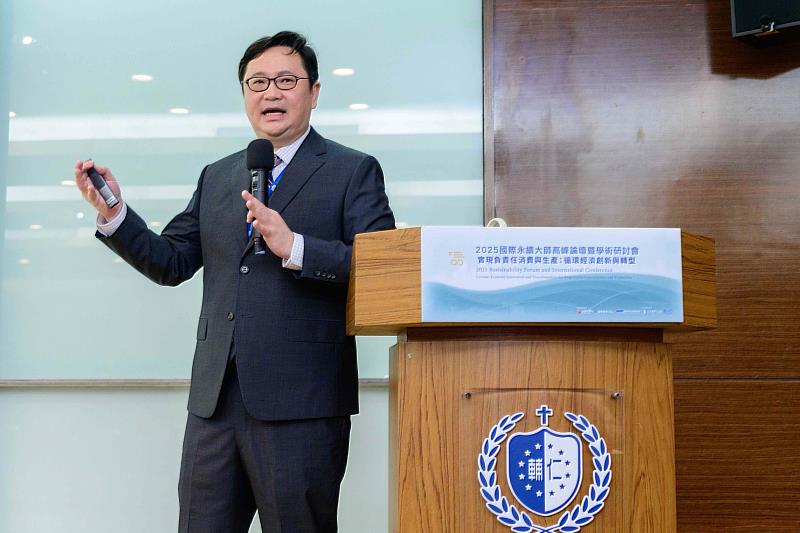 圖三:富邦金控風控長徐偉傑擔任第四場次「永續金融」專題演講人,分享富邦金控領跑永續金融的ESG策略與具體實踐成果。