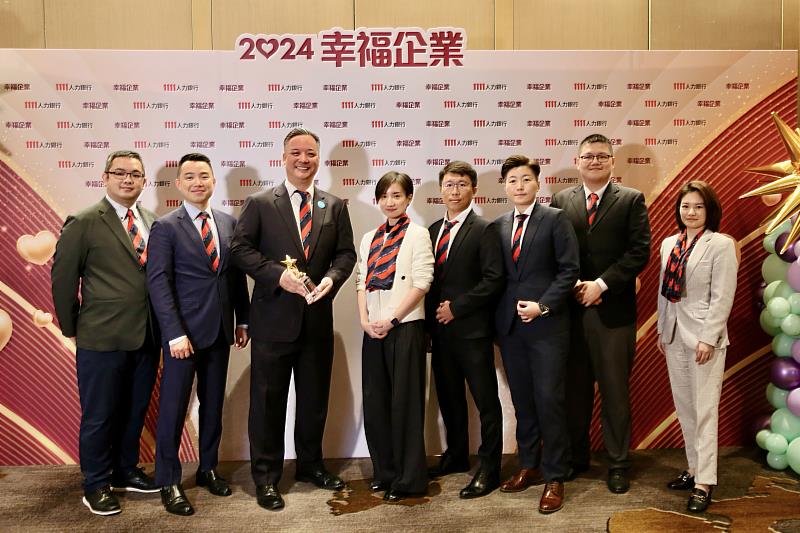 楊順銓（Samuel Yang, CFA)：TutorABC聯合董事長，是一位擁有超過25年經驗的資深投資銀行家與教育家。他曾在摩根士丹利（Morgan Stanley）與美林證券（Merrill Lynch）管理超過30億美元的資產，專注於創投、IPO前期及IPO投資。此外，他在過去20年中擔任全球最大教育公司之一、紐約證交所上市的Kaplan在台灣的首席代表。