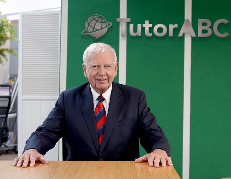 Rodney Miles is the current co-chairman of TutorABC and is a pioneering entrepreneur with over five decades of global retail and e-commerce leadership. He is best known for driving the explosive growth of Watsons, Asia’s leading health and beauty retailer.