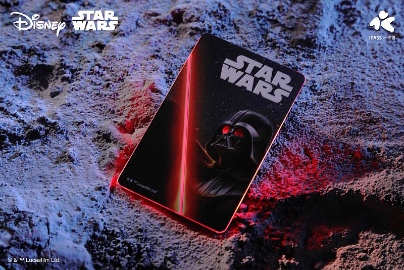 為迎接5月4日「星際大戰日」，一卡通特別推出限量1,600張「STAR WARS《黑武士》發光一卡通」，讓星戰迷們有機會將這股強大的原力收藏於掌中。