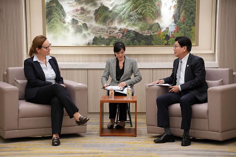 歐洲議會資訊處處長Aleliunaite拜會新北市,劉和然副市長與處長交換城市治理經驗。