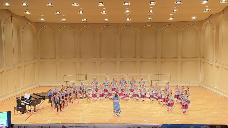 全國師生鄉土歌謠比賽臺東縣勇奪9項特優3項優等 賓茂國中連續6年、新興國小連續4年原住民語系各組特優 饒慶鈴肯定及讚賞孩子們努力