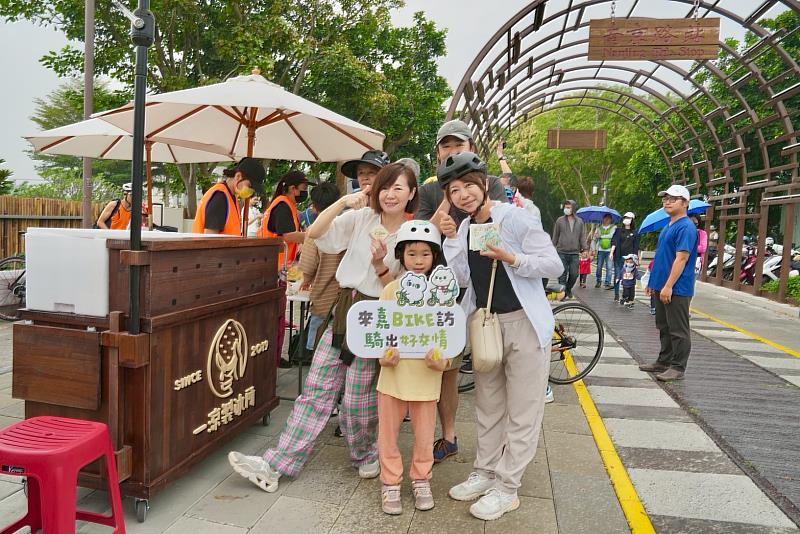 觀光新聞處張婉芬處長與民眾互動
