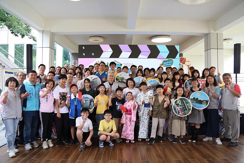 市長為獲獎學生頒獎大合照