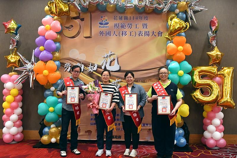 花蓮慈院護理師全年守護病人健康,在勞動節前夕獲得2025年優良勞工表揚。左起陳建皓護理長、陳怡汝副護理長、林孟樺護理長、陳純純安寧居家護理師。(攝影/廖文聰)