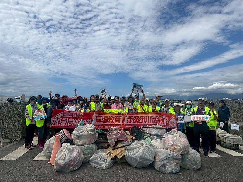 守護富岡環境！環保局攜手水環境巡守隊 清出158公斤垃圾
