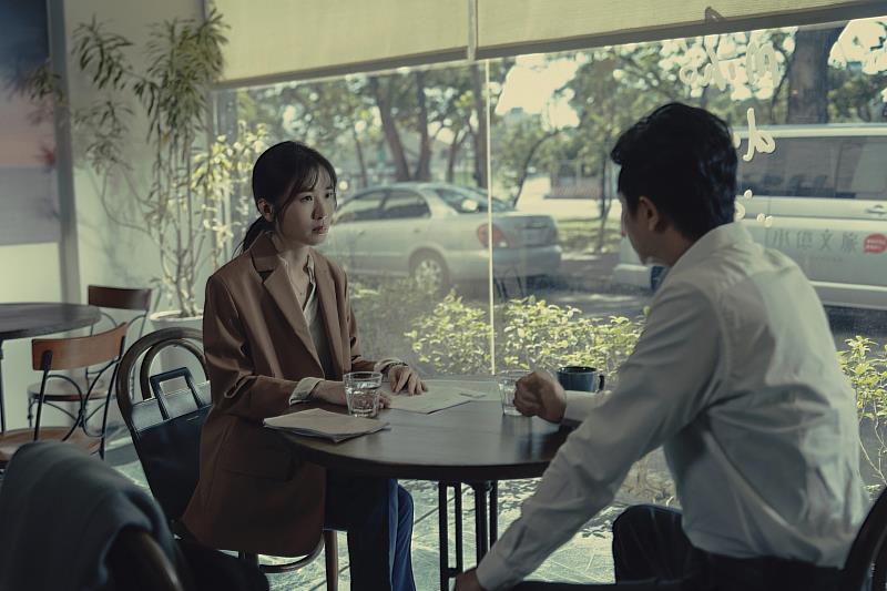 《The Outlaw Doctor 化外之醫》劇照-美好咖啡店（圖片提供：公視、中華電信、瀚草文創）