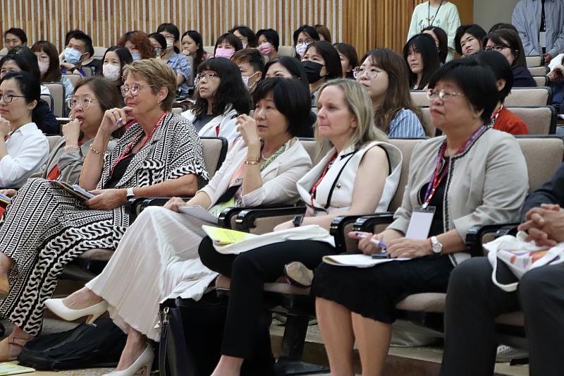 國內外專家學者在南大齊聚一堂,跨文化交流「美感教育作為幼兒社會情緒學習的橋樑」的觀點與思維