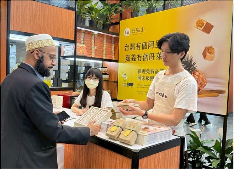 AMPA汽配展秒變甜點店 旺萊山用鳳梨酥抓住外商的胃